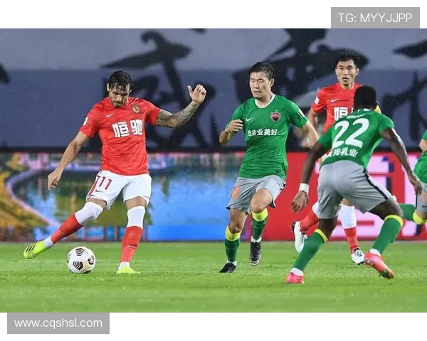 深圳足球队的节奏解析与战术深度探讨 深圳足球队的节奏解析与战术深度探讨