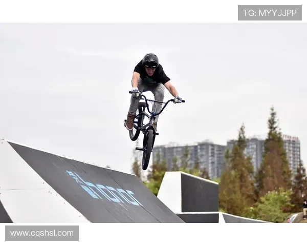 重庆滑板队在极限运动会中的拼搏与梦想追逐之路 重庆滑板队在极限运动会中的拼搏与梦想追逐之路